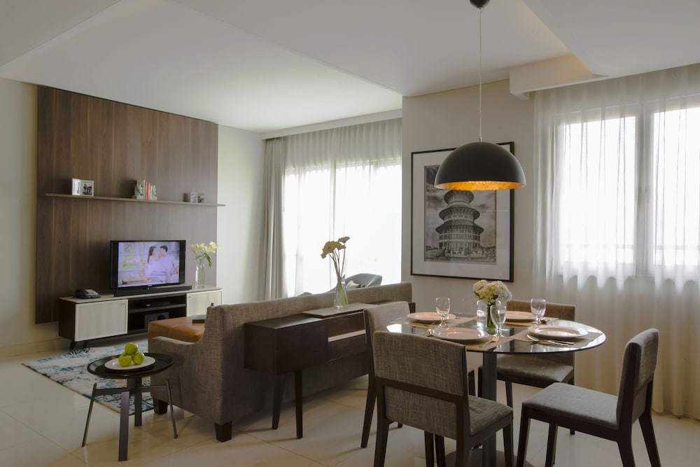 ASCOTT WATERPLACE SURABAYA 40/74