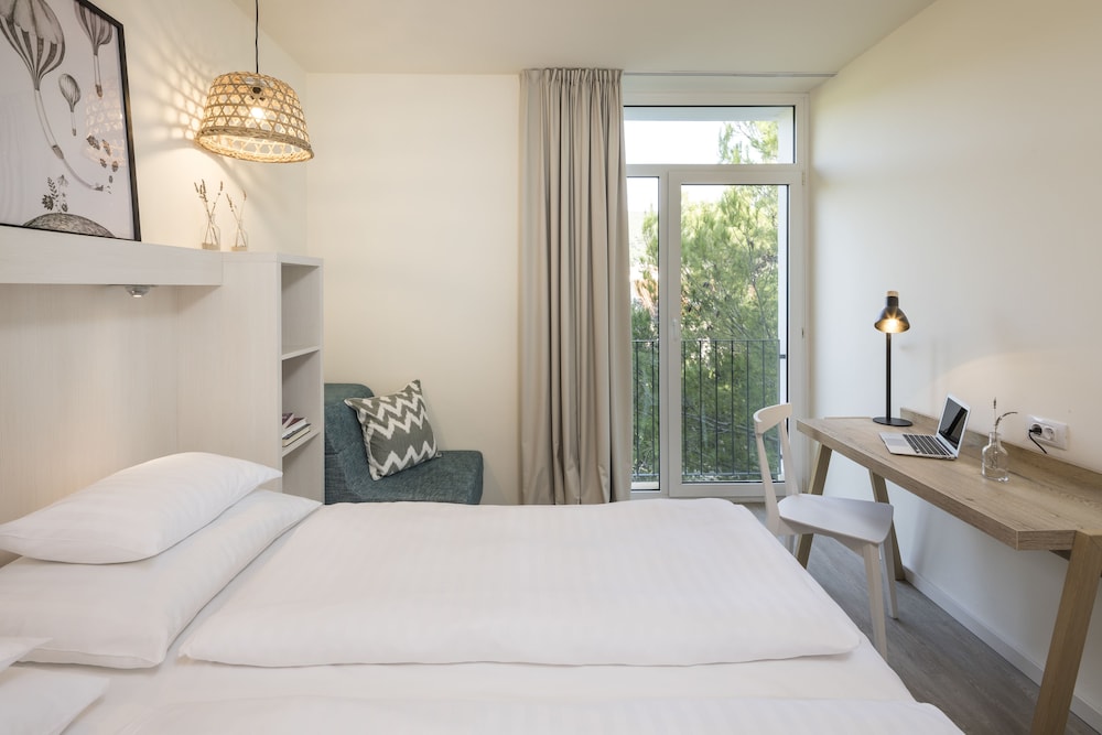 Superior, Double Bed, Partial Sea View, Sofa, Balcony