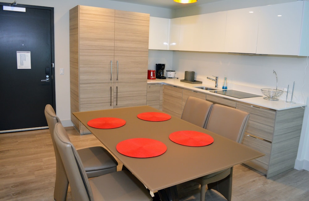 CH Luxury Condos & Studios On The Beach 50/50