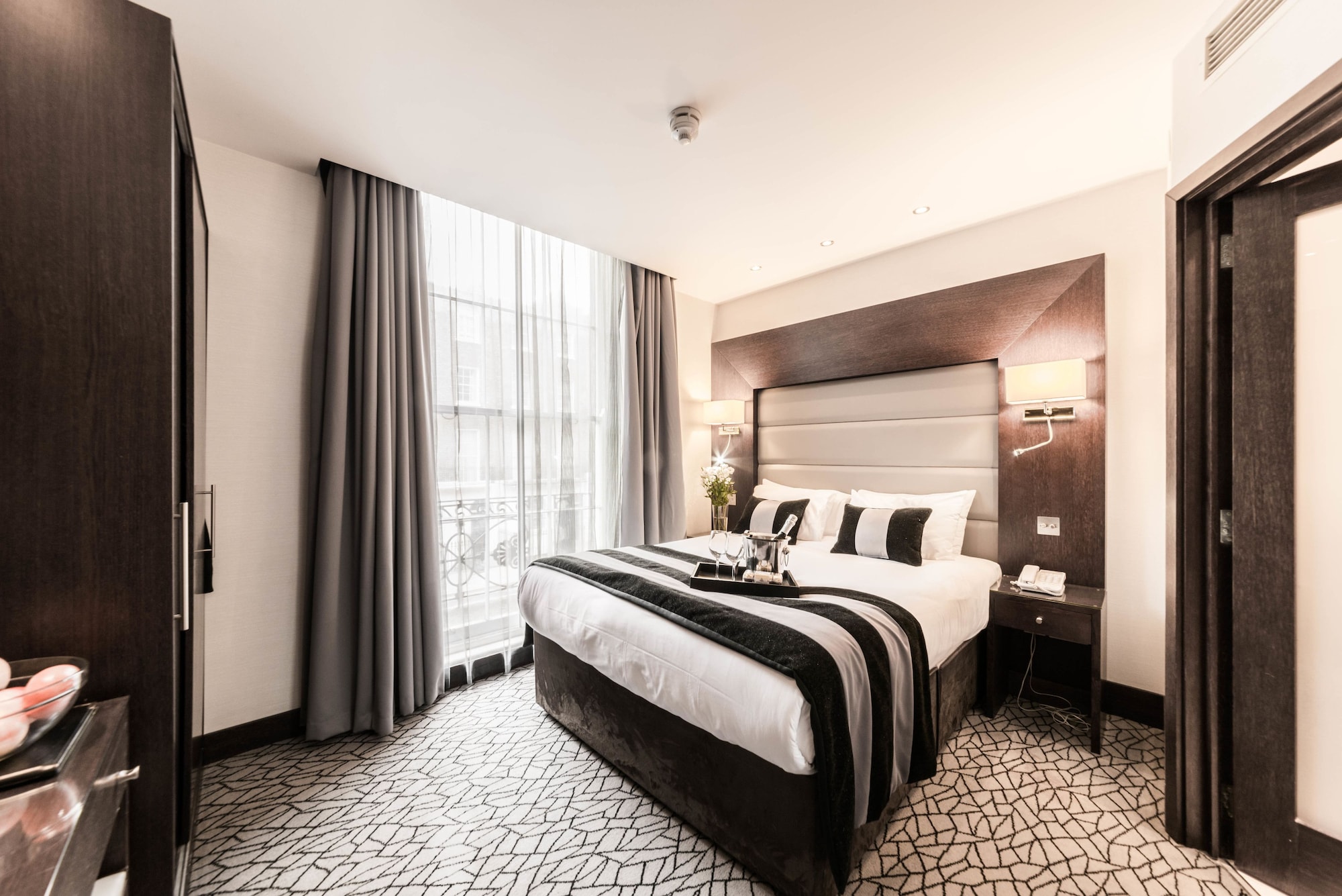 CLUB, DOUBLE BED