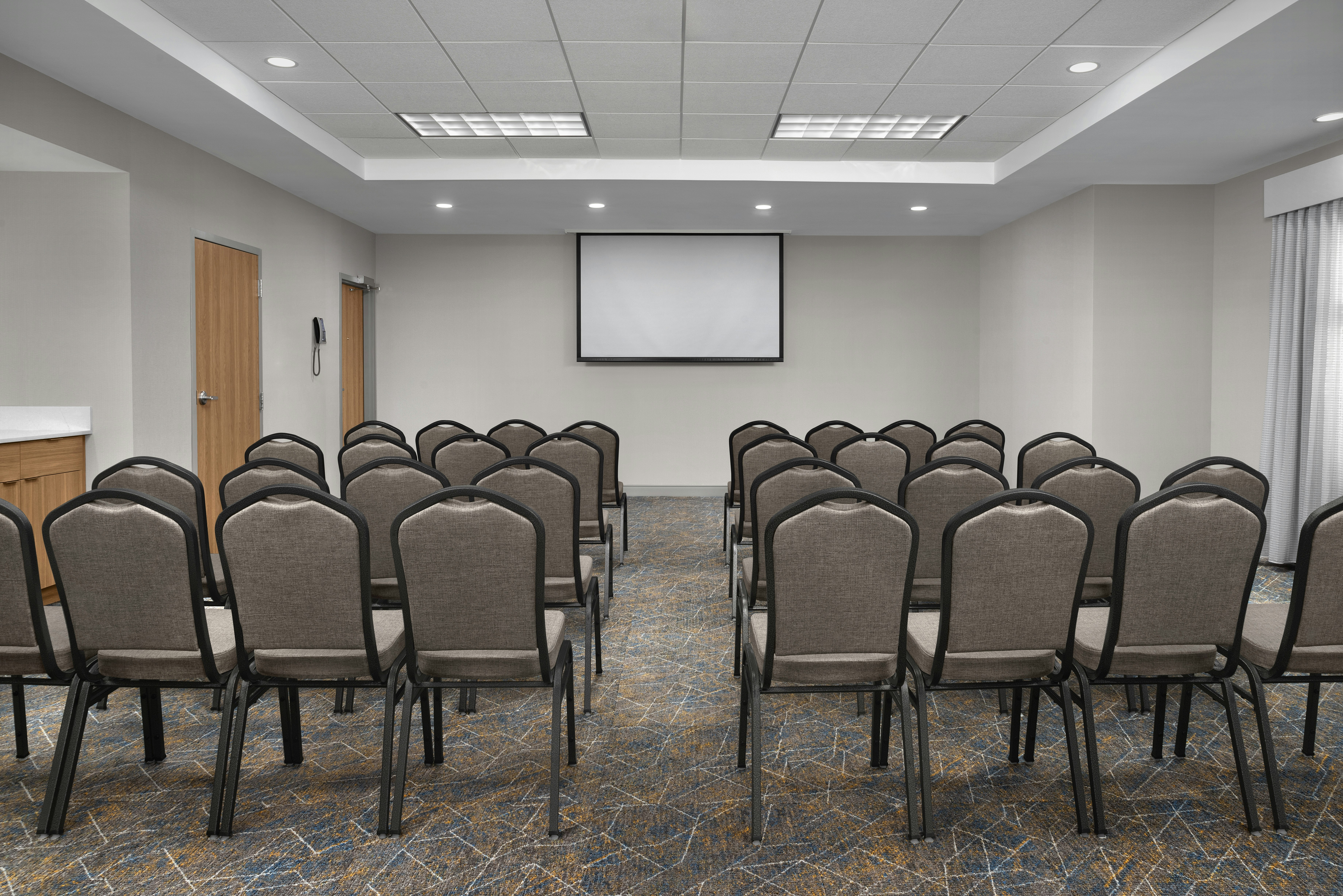 Hampton Inn Suite Lake City 28/35