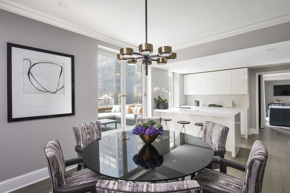 OMNI BERKSHIRE PLACE 48/62