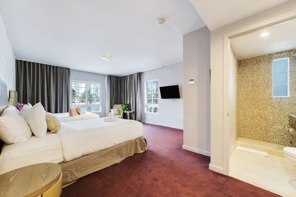 The L Hotel 34/50