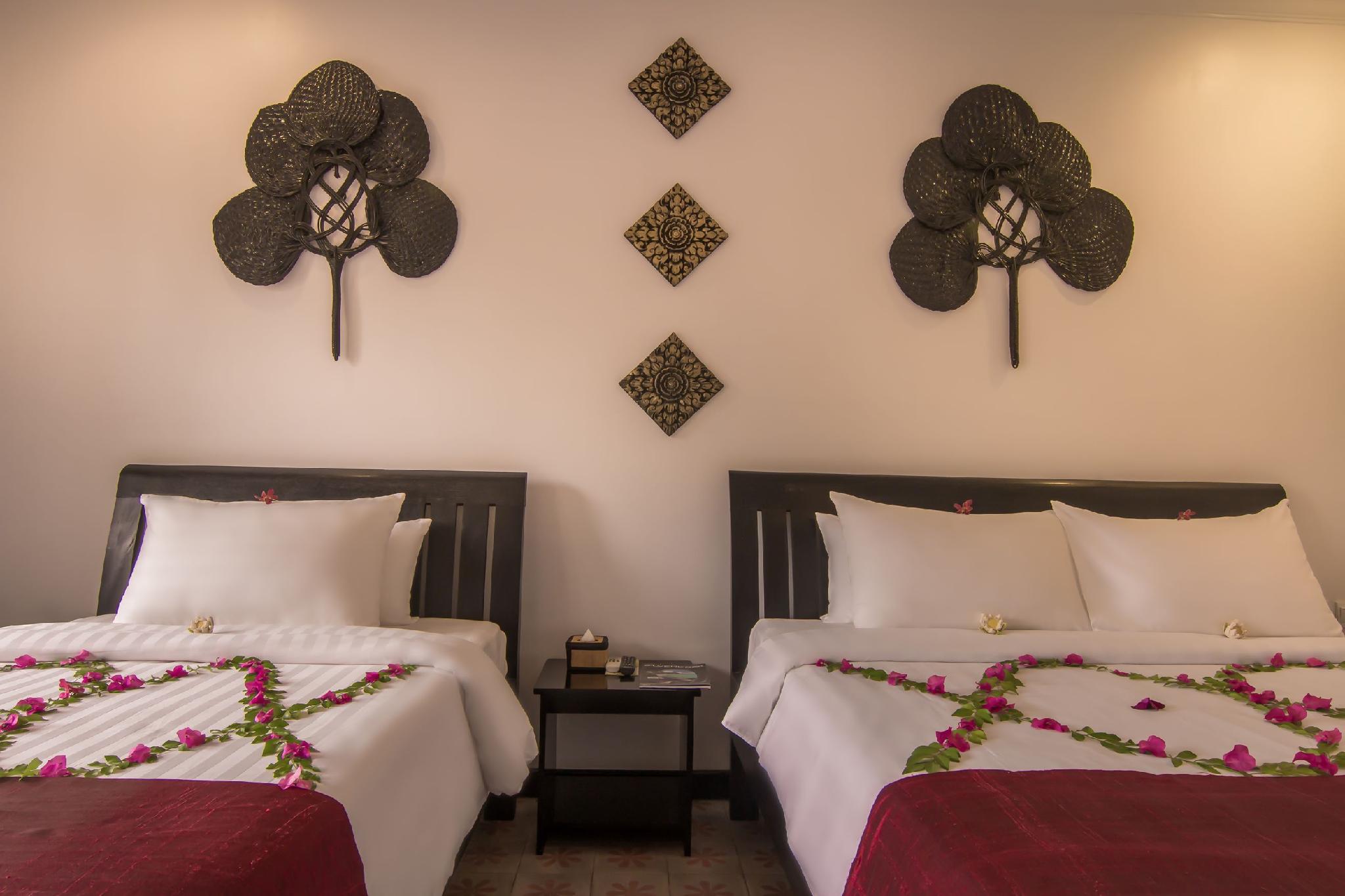 Room, Triple, 1 Queen and 1 Single Bed