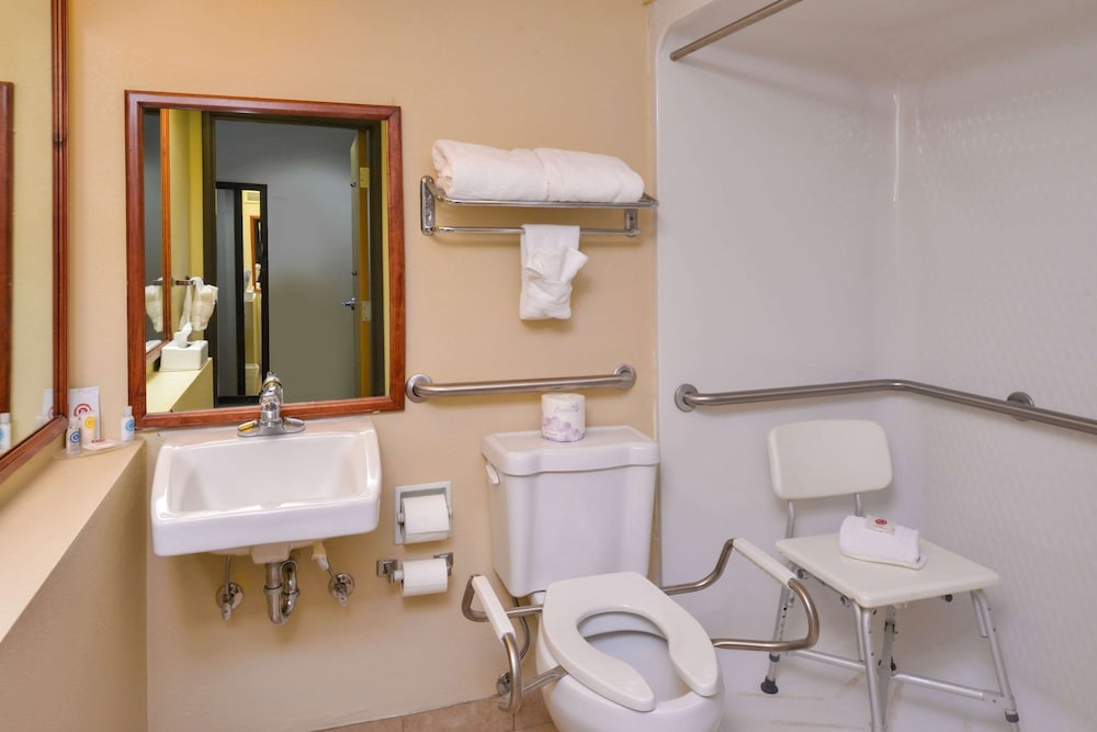 Holiday Inn Express And Suites Joplin Southeast by IHG 16/58