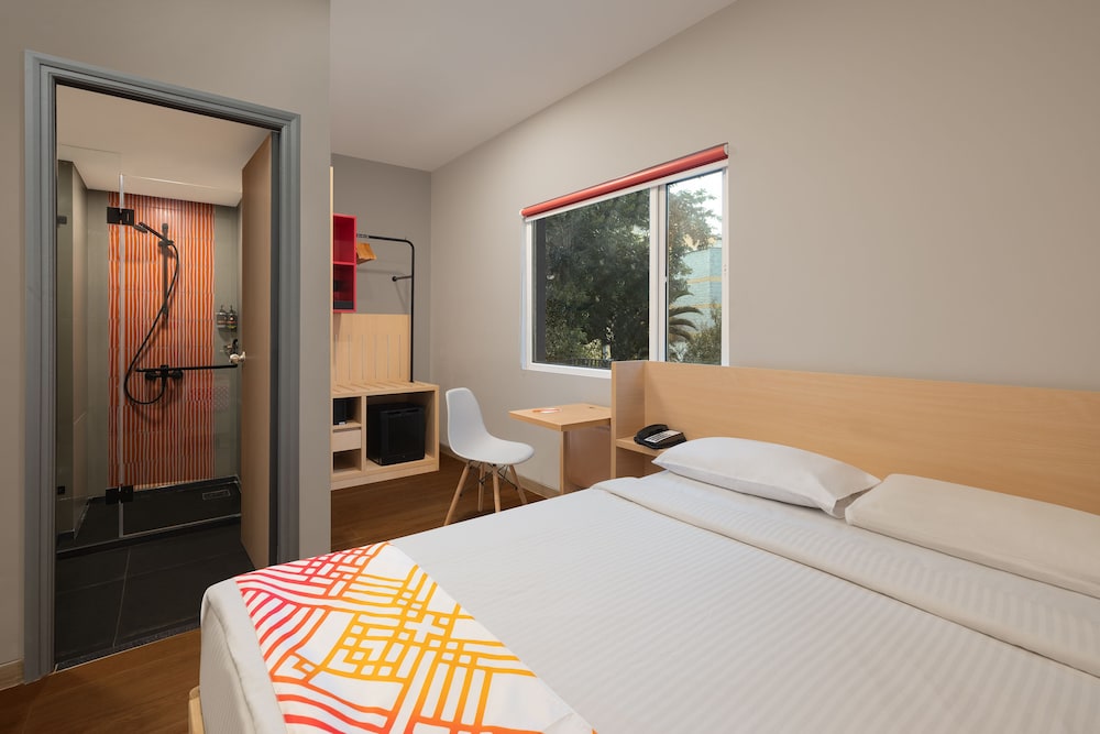 ROOM, TWIN BEDS