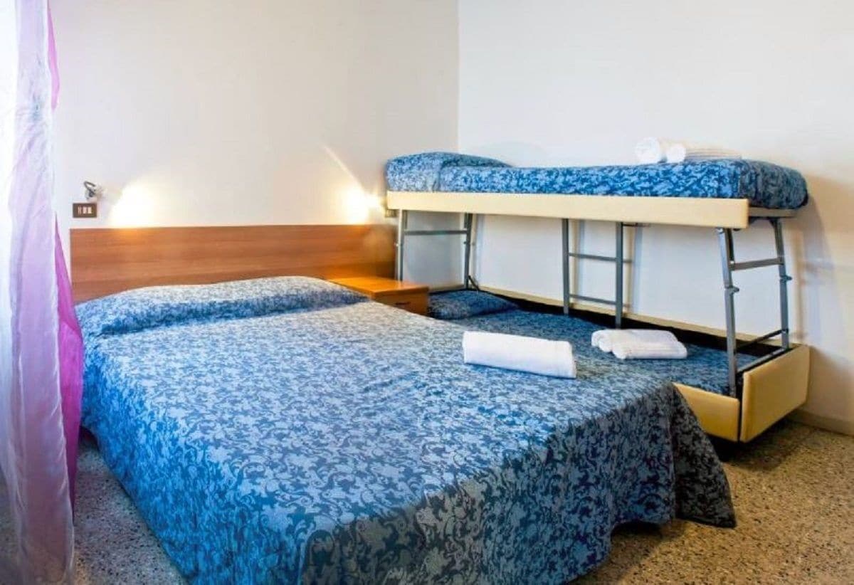 ROOM, TRIPLE