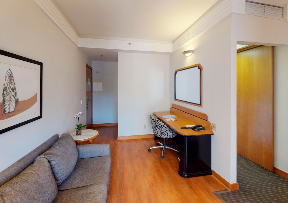 Estanplaza International 24/49