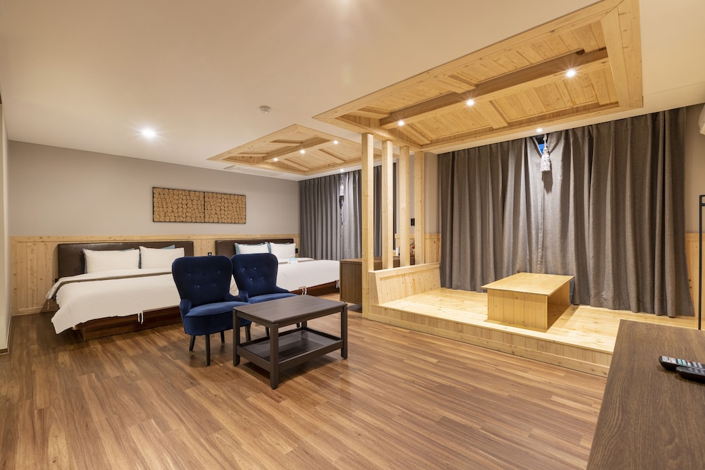 Business, Suite, Twin Beds, King Bed, 3 Beds, Sorgente Business Hotel 7/10
