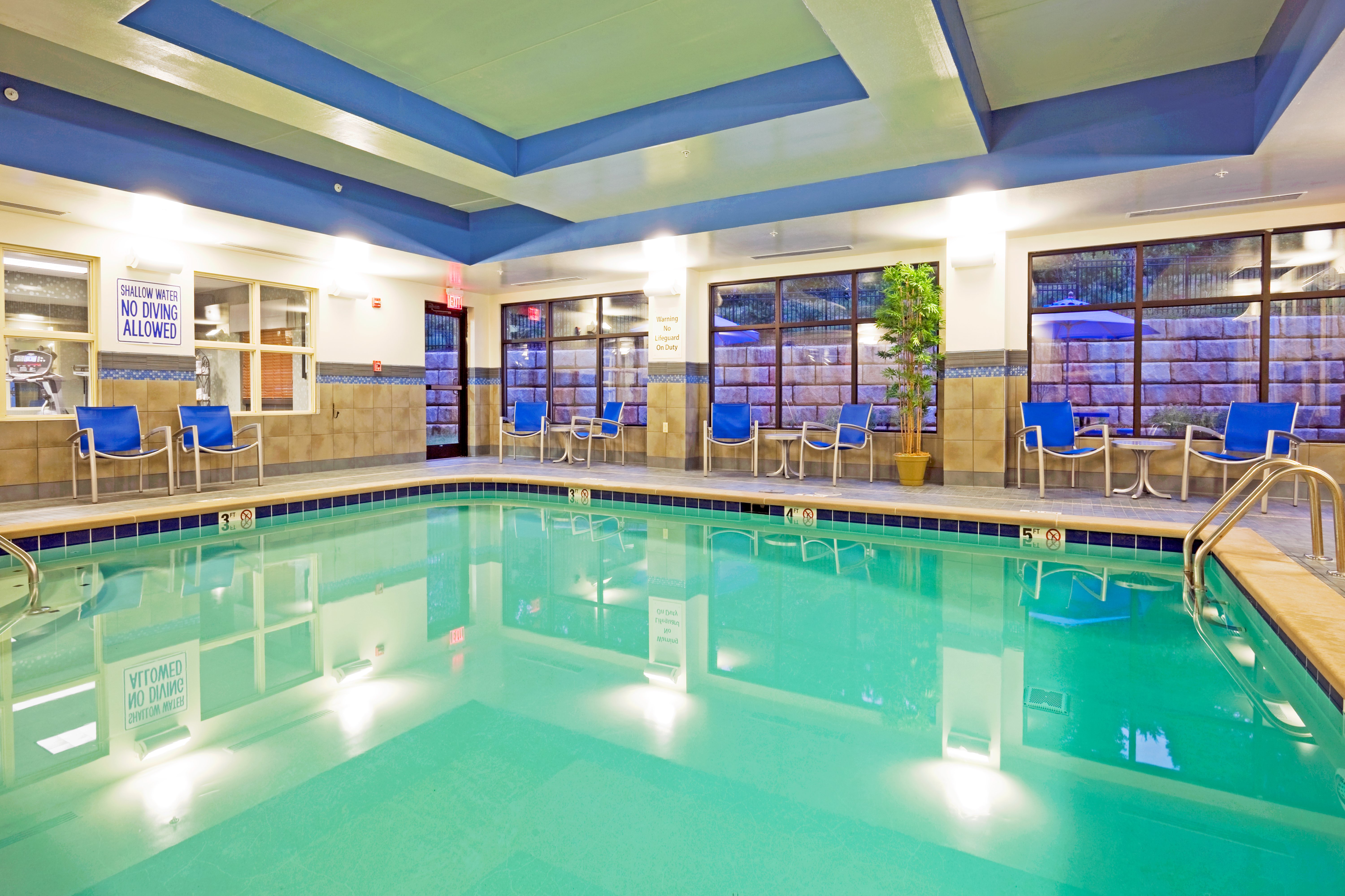 Holiday Inn Express Hoteland Suites Knoxville Farragut 33/63
