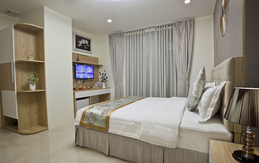 SUPERIOR, DOUBLE BED, CITY VIEW