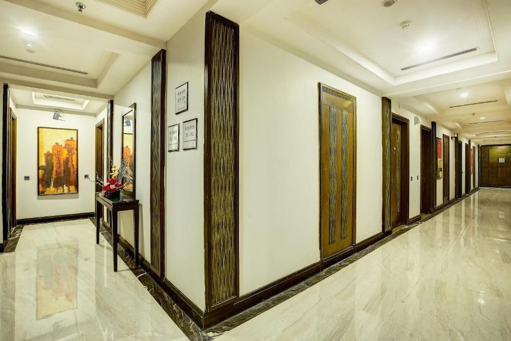 Hotel Western Court Panchkula 30/50
