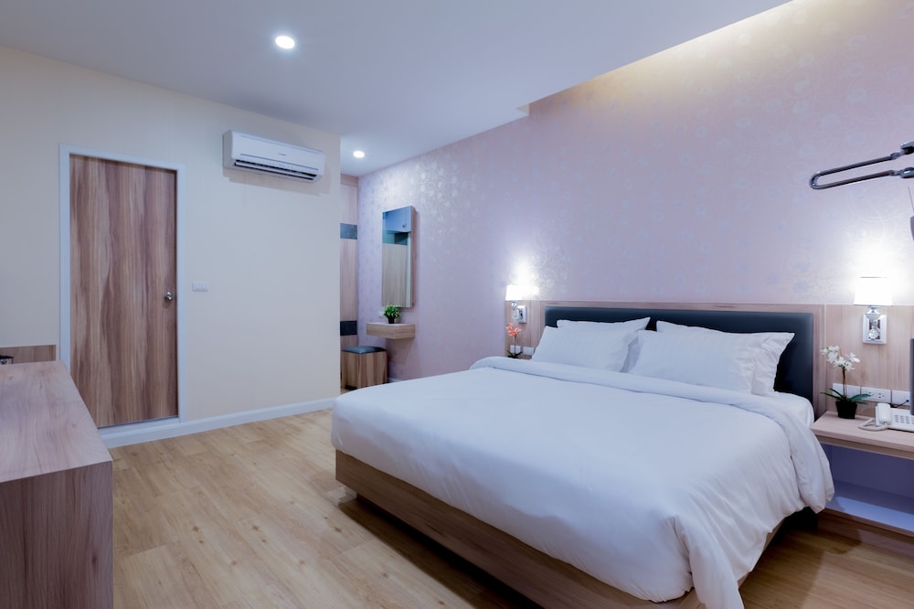 Leela Orchid Hotel 20/49