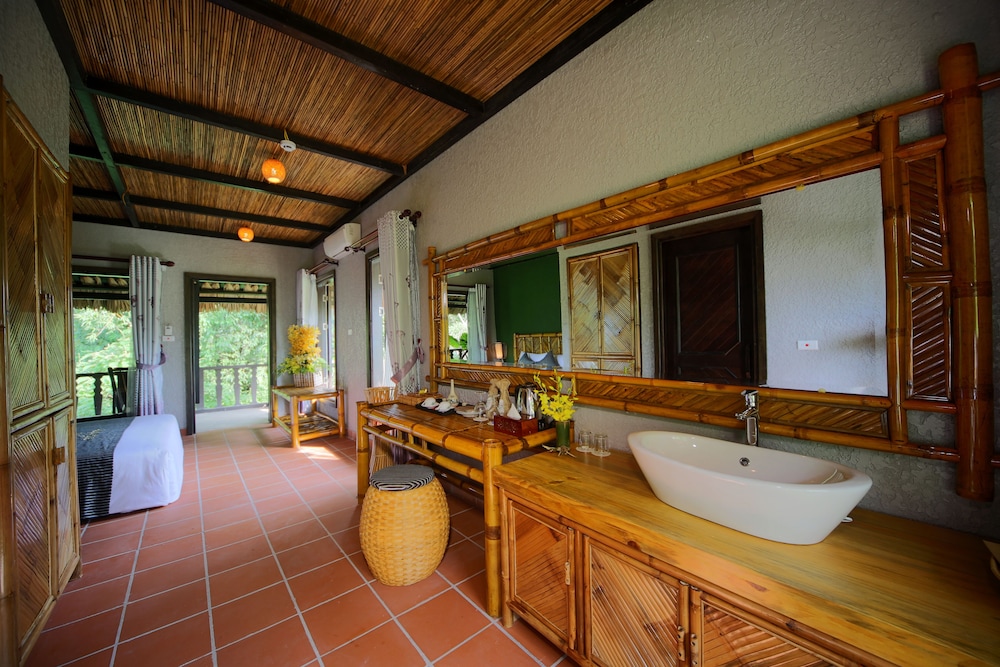 Mai Chau Ecolodge 53/72