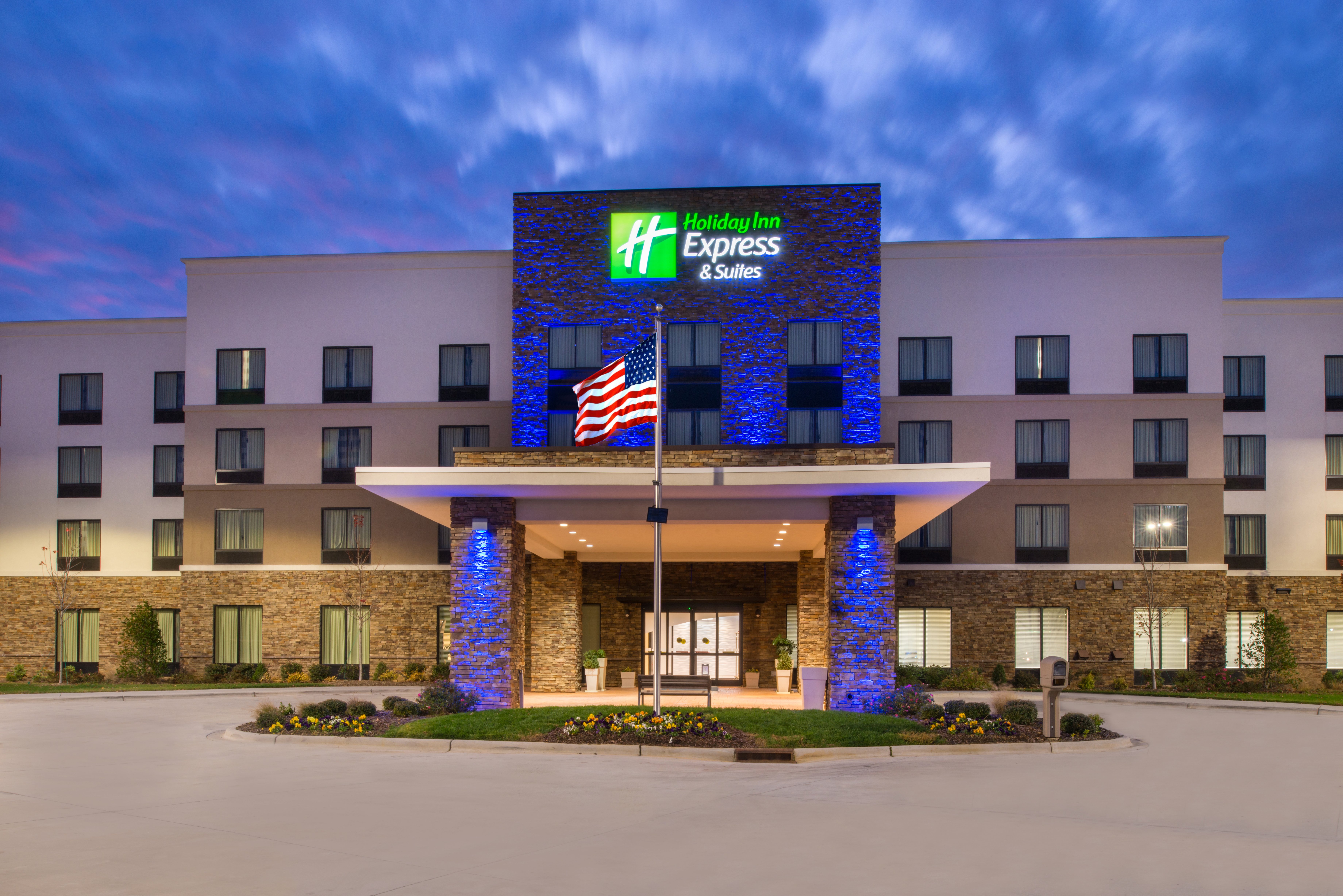 Holiday Inn Express Suites Monroe 2/58