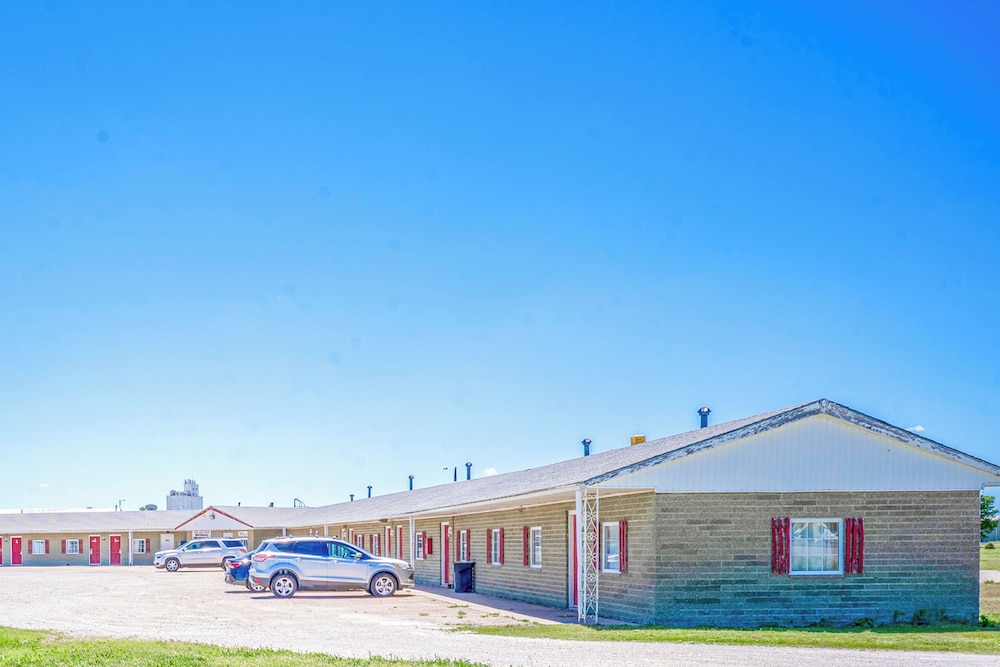 Green Acre Motel by OYO Near Rush County Airport in La Crosse