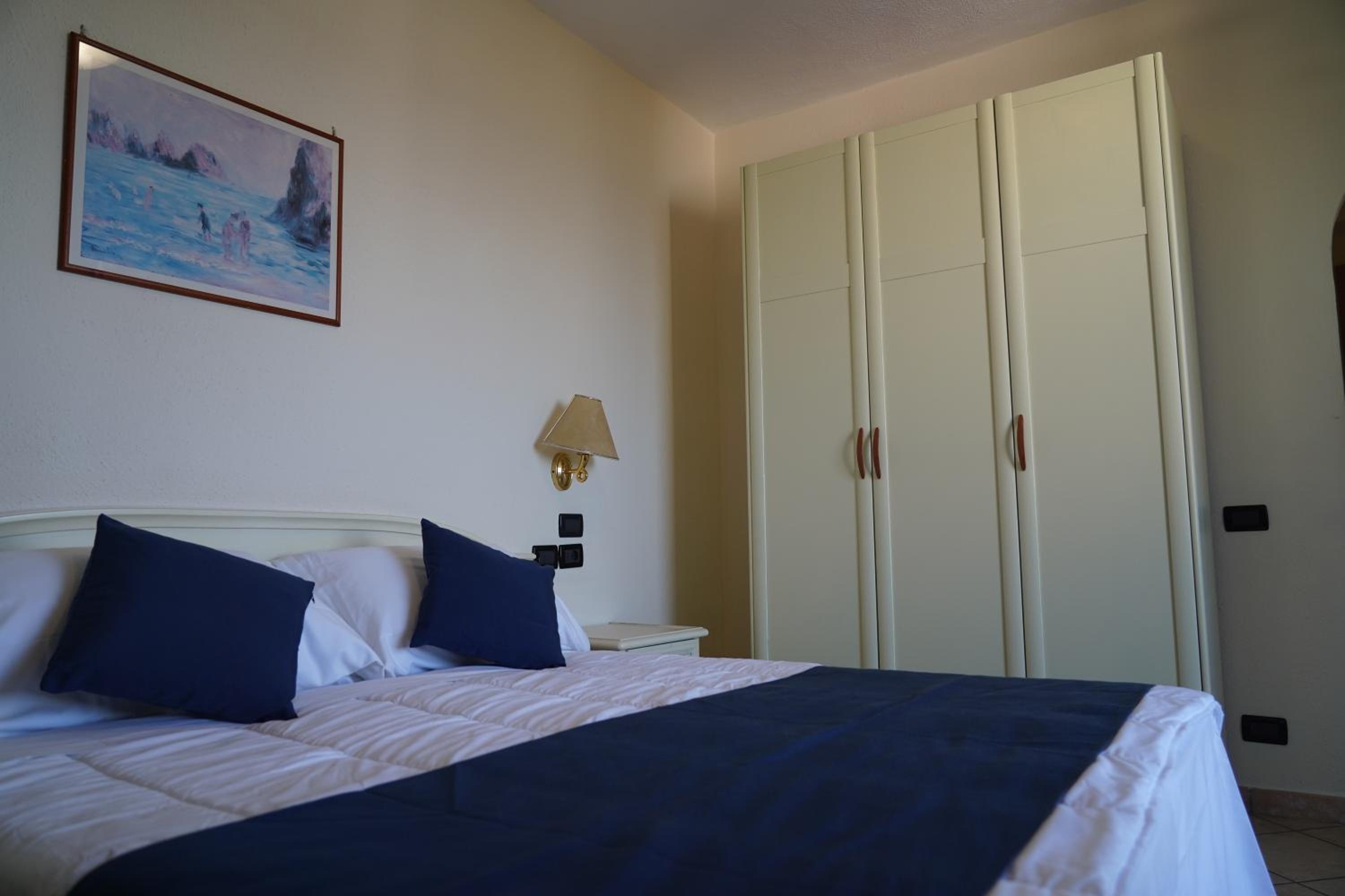 Room, Single, Double or Twin Bed, Sea View