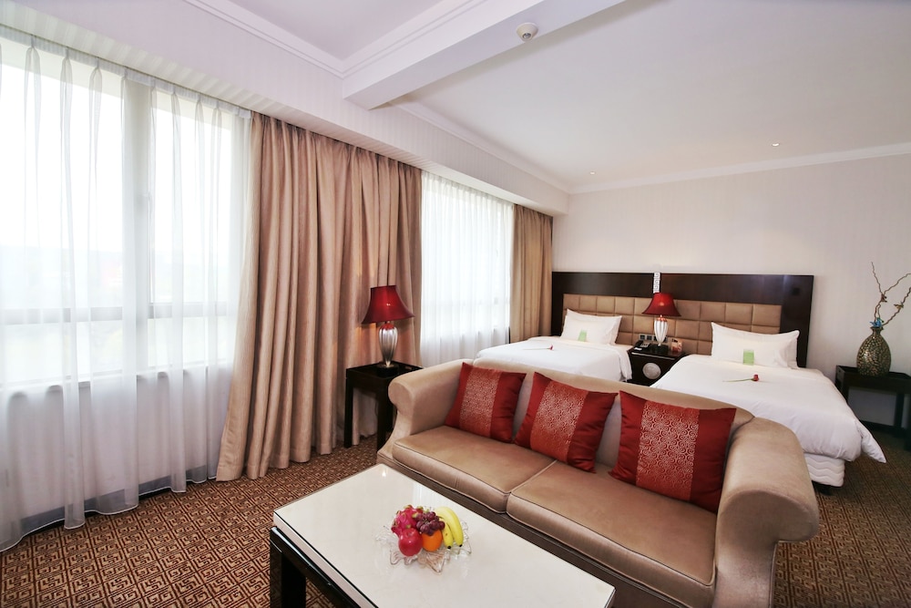 Dong Fang Hotel 32/74