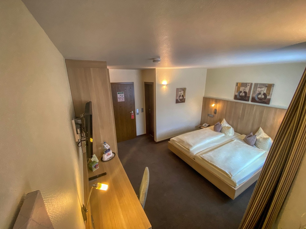 GRAND, DOUBLE BED