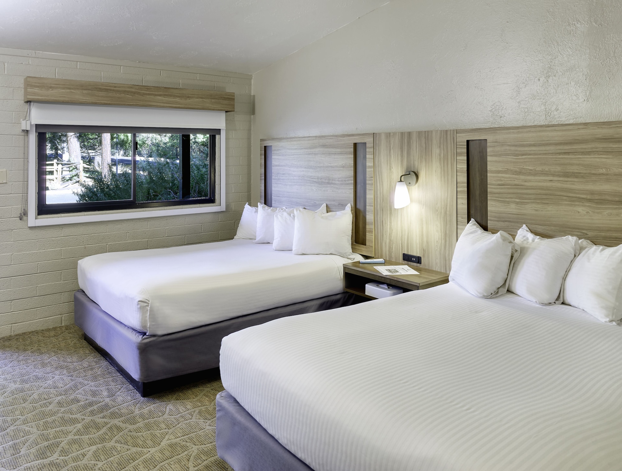 West, 2 Queen Beds