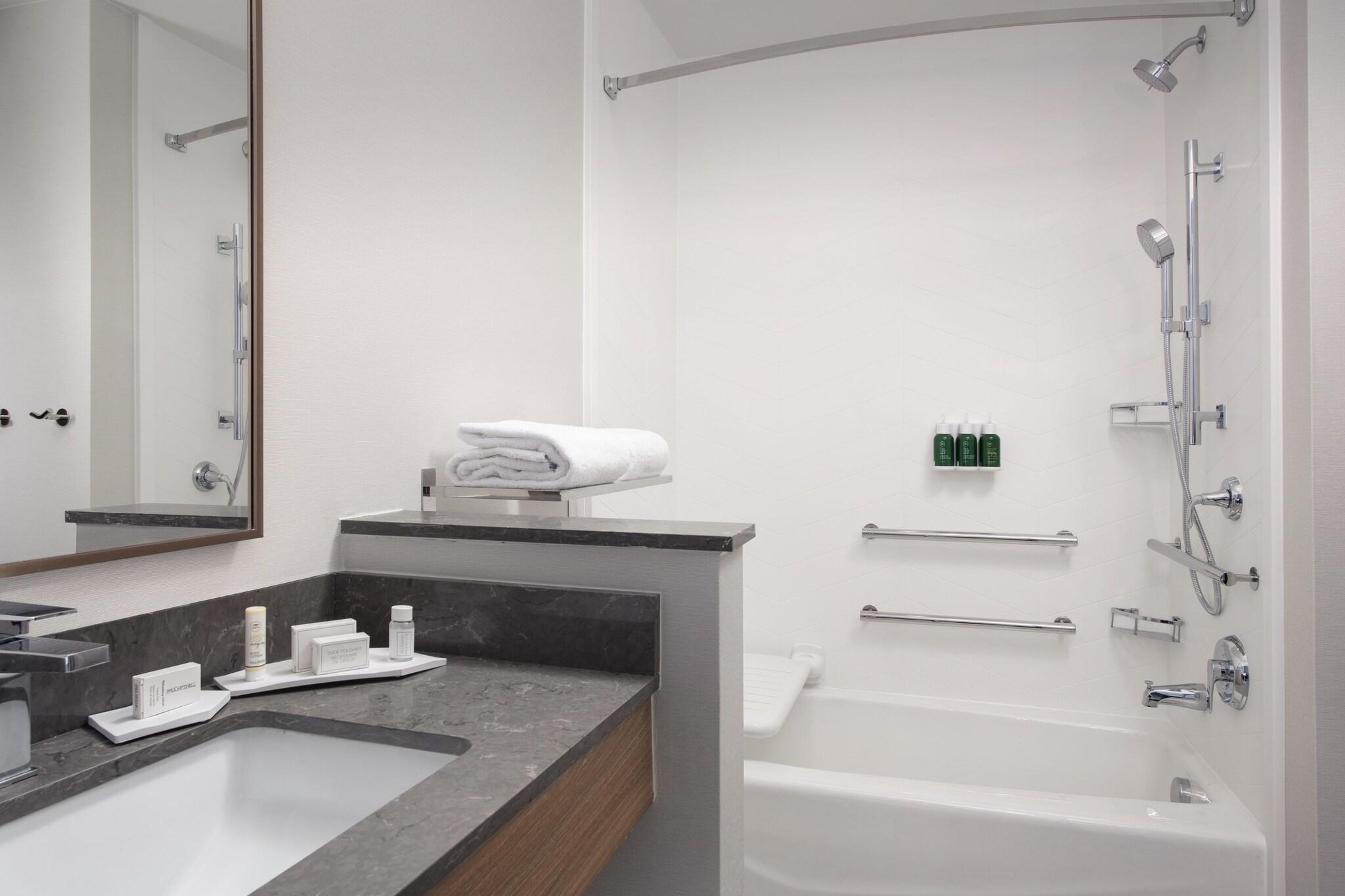 غرفة بسرير مزدوج لذوي الإعاقة، Fairfield Inn & Suites By Marriott Denver Tech Center North. 2/3