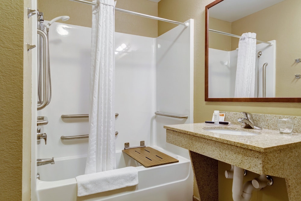 Candlewood Suites Paducah 15/65