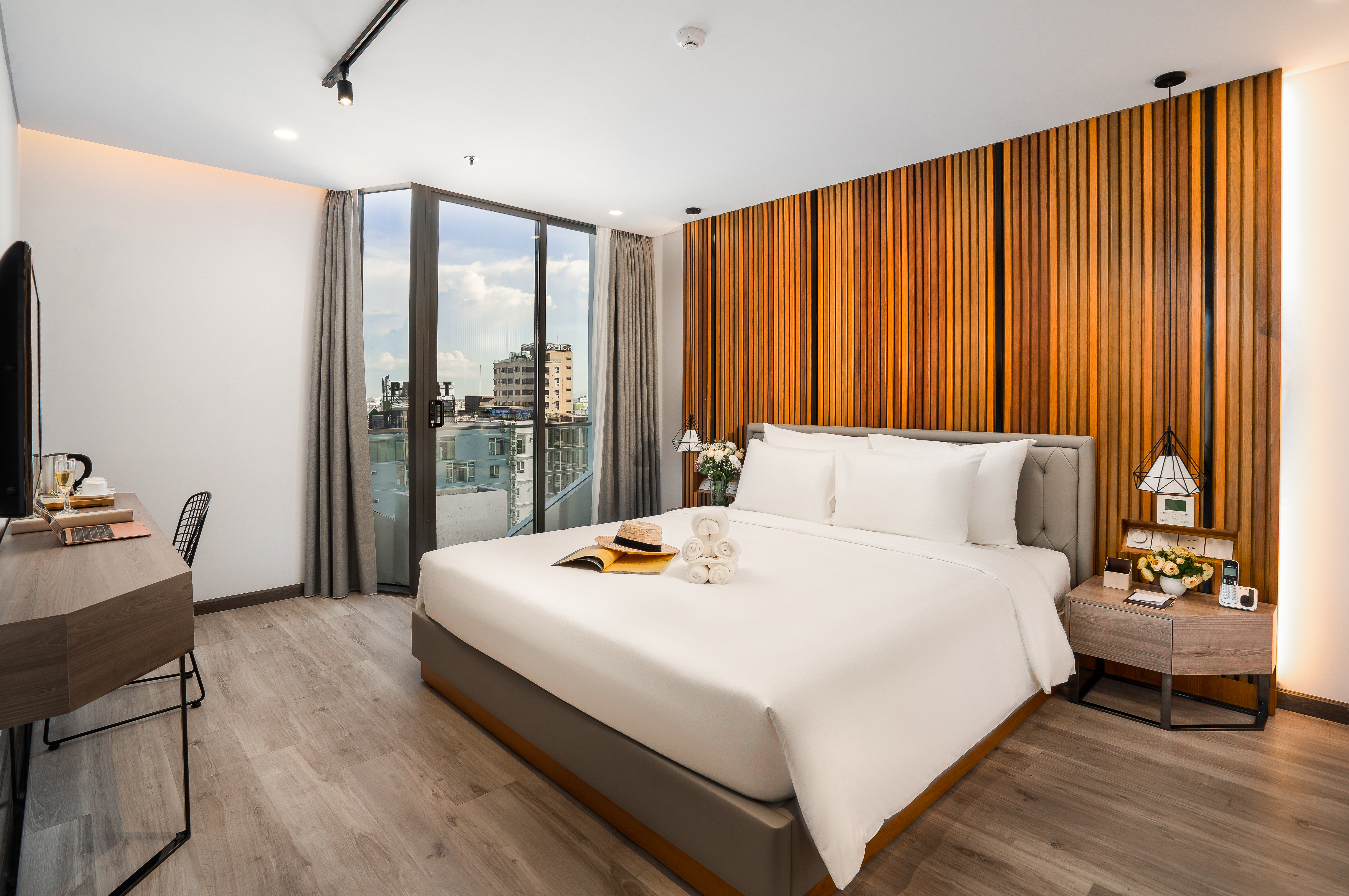 Suite, River View