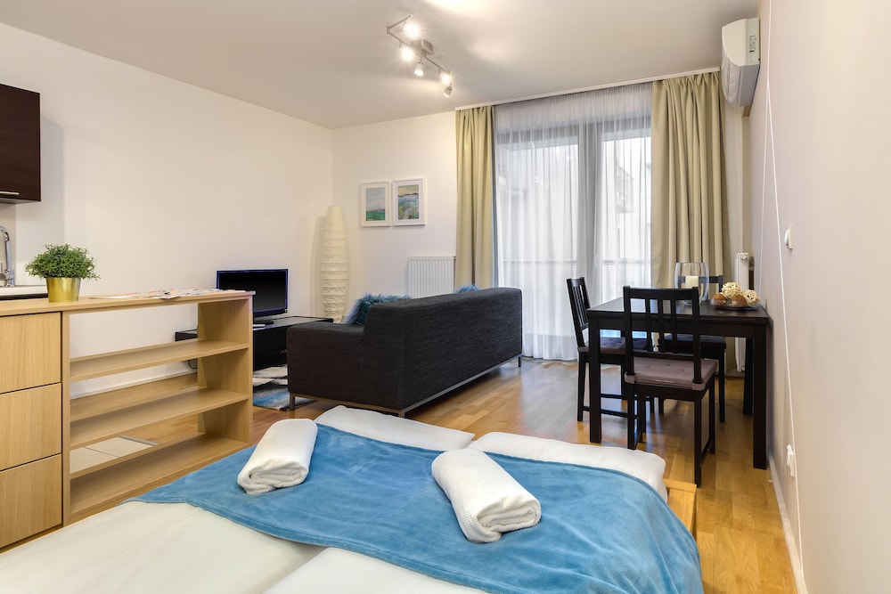 Quality Point Apartment 41/44
