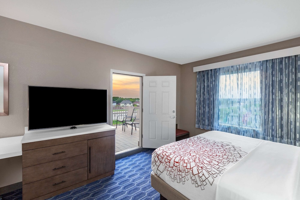 La Quinta Inn & Suites by Wyndham Houston Channelview 19/66