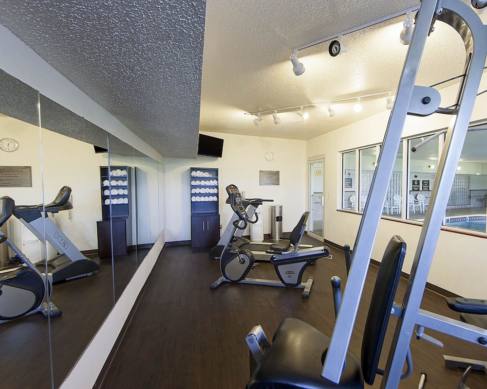 Quality Suites Addison-Dallas 27/42
