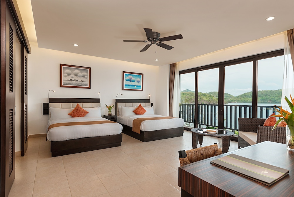 Busuanga Bay Lodge 6/47