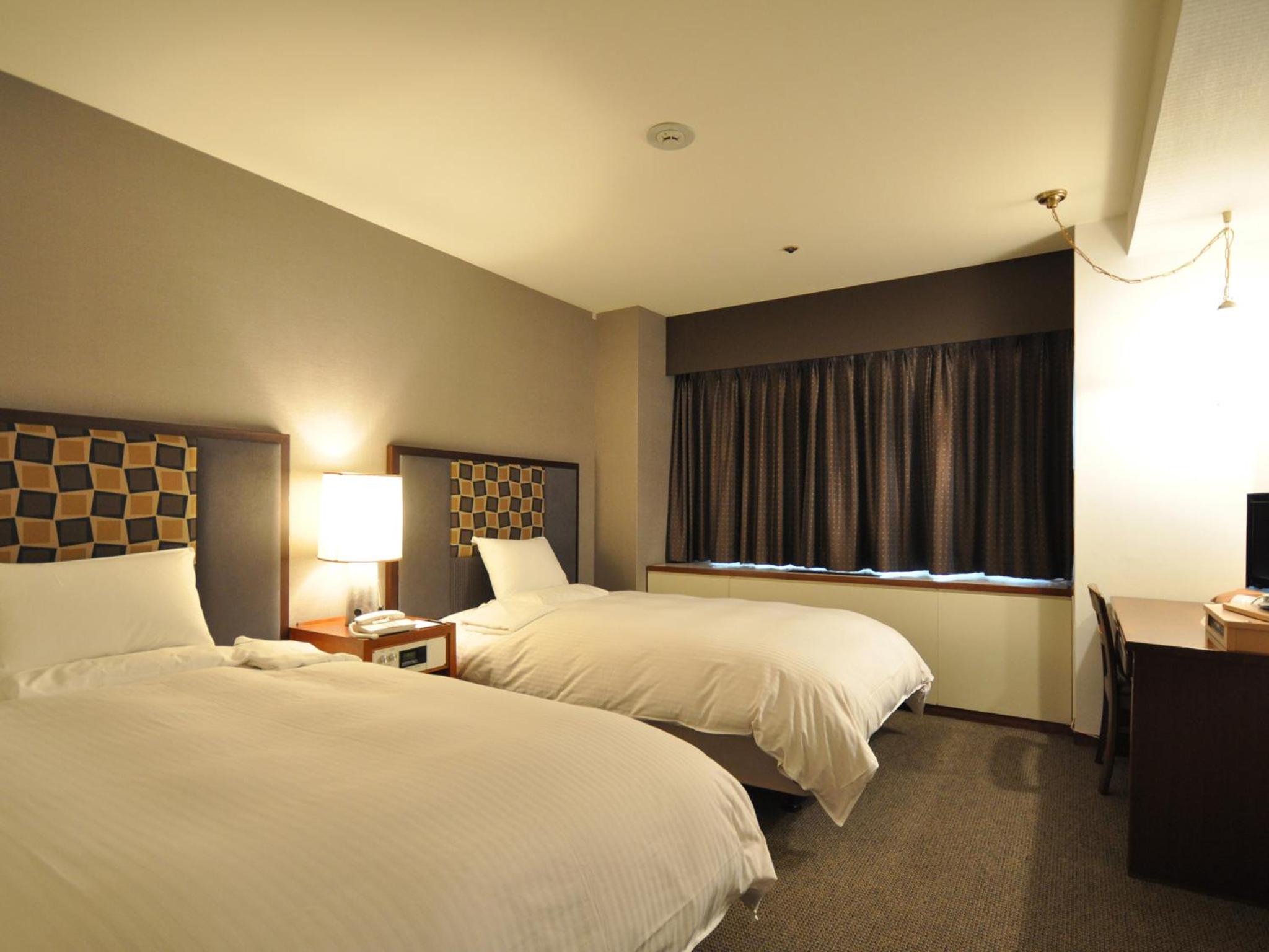 ROOM, TWIN BEDS, SMOKING