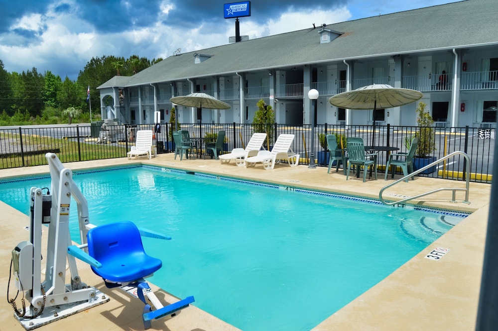 Days Inn by Wyndham Hardeeville Near Hilton Head 45/50