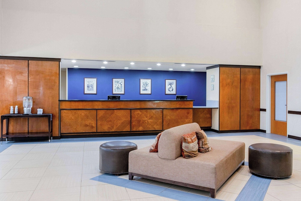 Spark by Hilton Plainfield Indianapolis Airport 4/43
