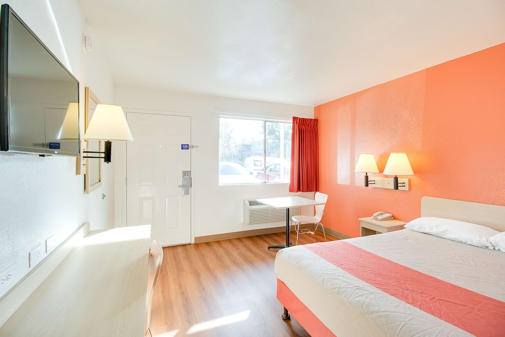 Motel6 Phoenix, AZ - East 12/28