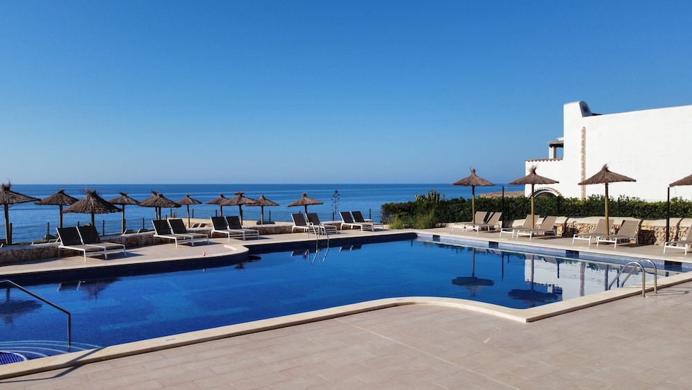 Alua Suites Las Rocas 8/82