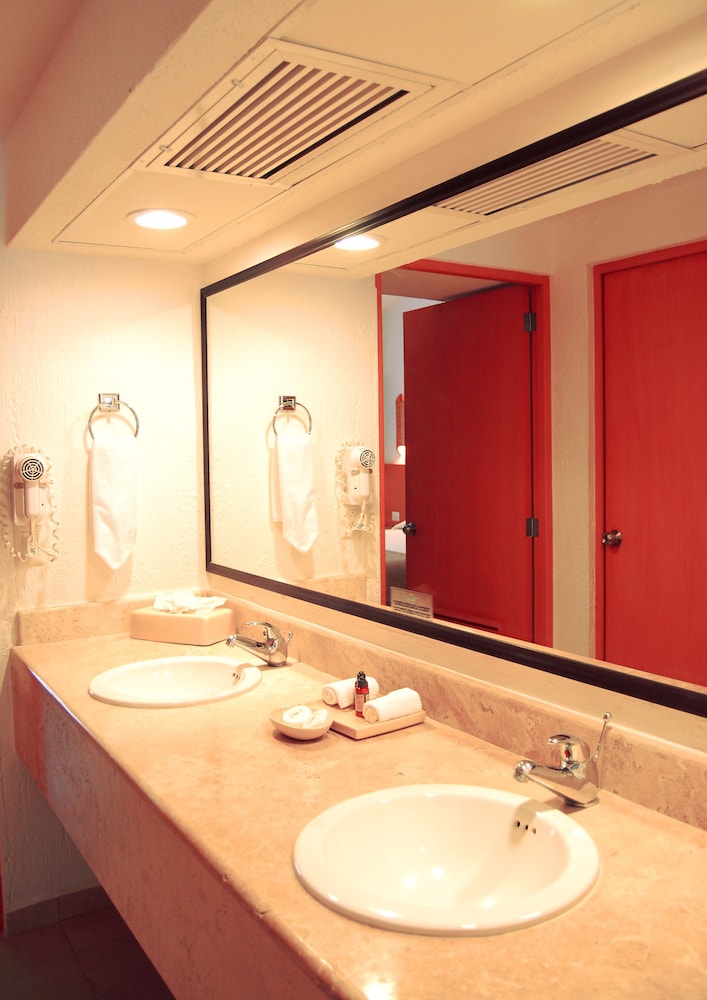 Laguna Suites Golf & Spa 50/50