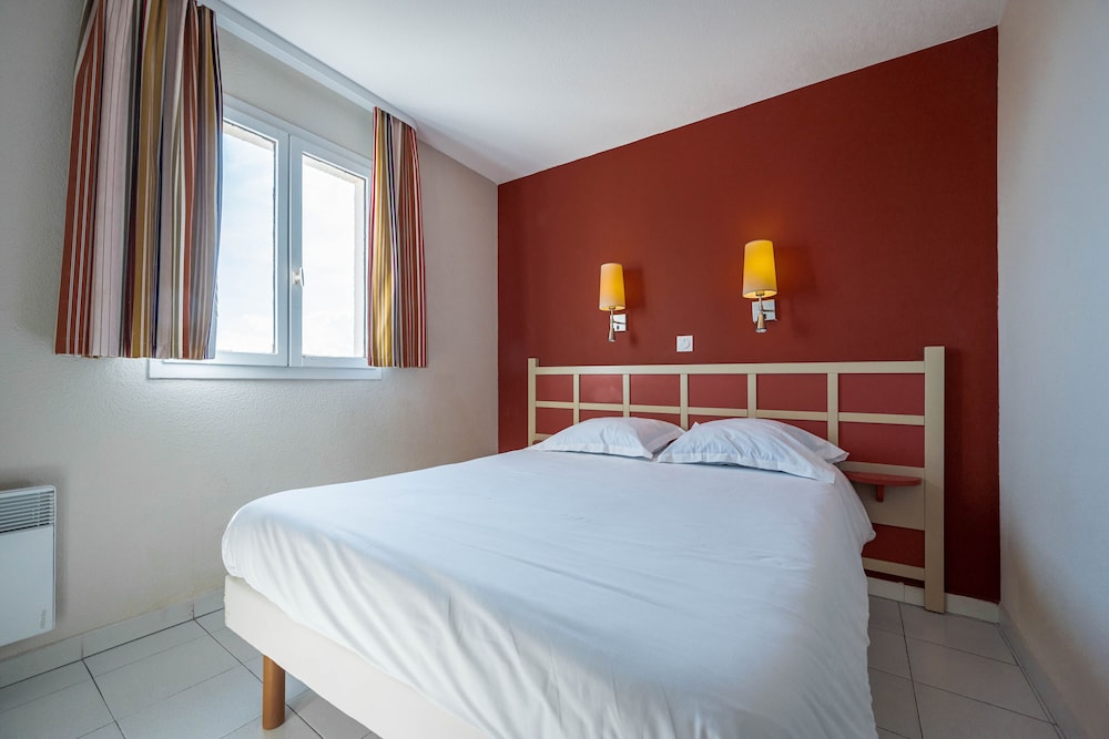 1 Bedroom, Apartment, Bunk Bed, Sea View, 2 Sofa, Alcove, Balcony or Terrace, South Wing