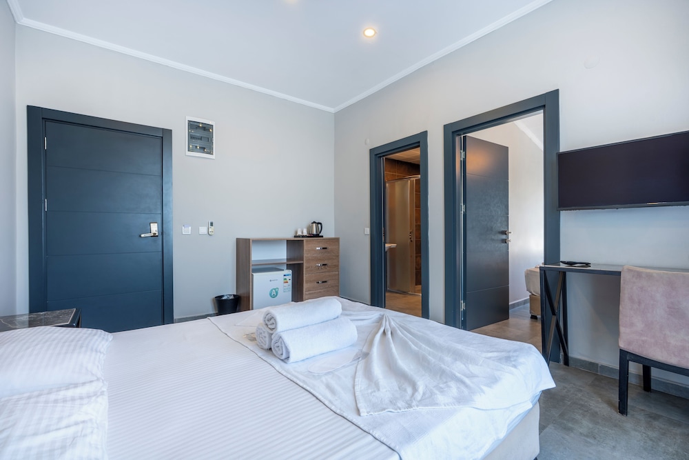 Lara Beach Homes 8/50