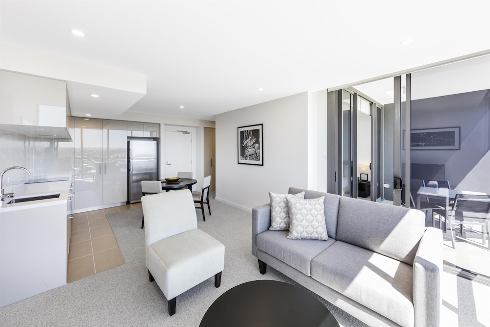 The Milton Brisbane 33/50