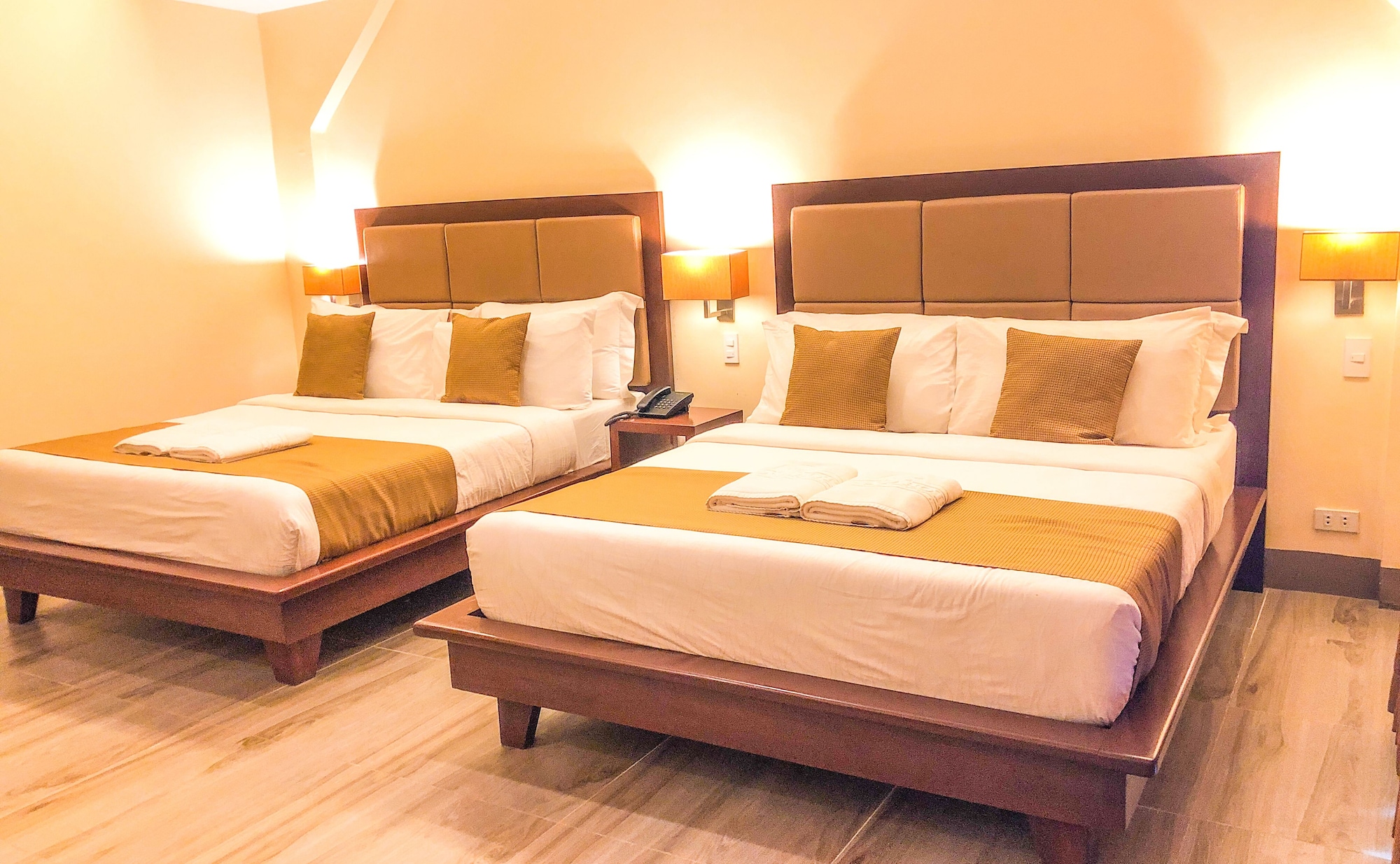 PREMIER, 2 QUEEN BEDS