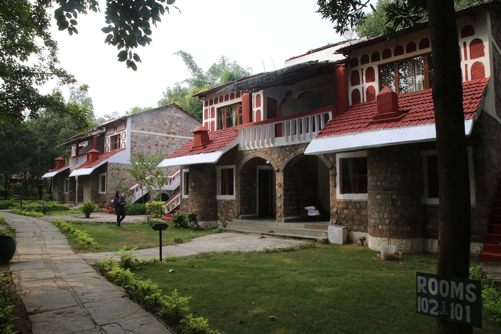 Mogli Jungle Resorts in Bandhavgarh National Park