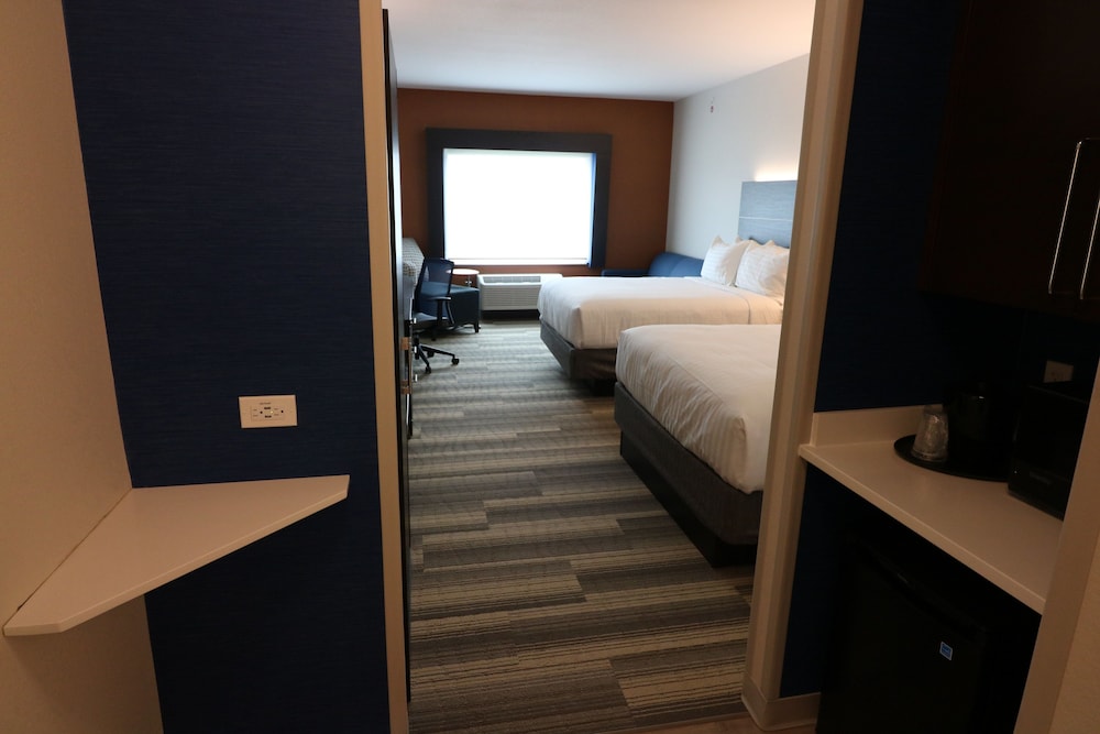 HOLIDAY INN EXPRESS & SUITES COFFEYVILLE 21/48
