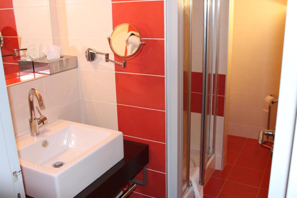 AUBERGE DE LA TOUR 24/26