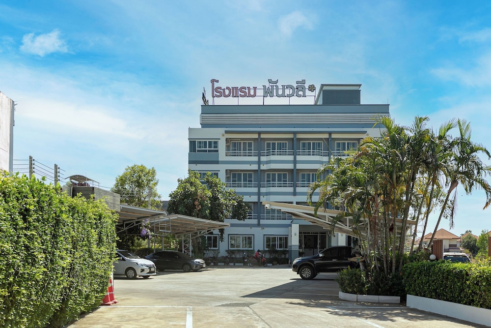Panwalee Hotel 60/64