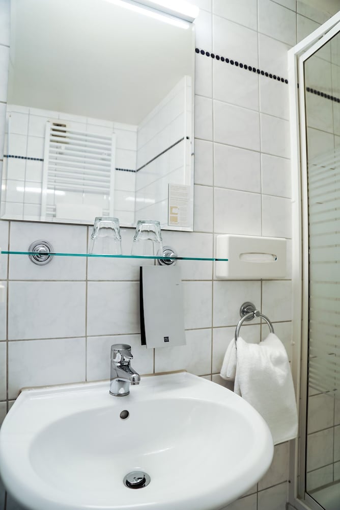 Hotel Niederraeder Hof 22/41