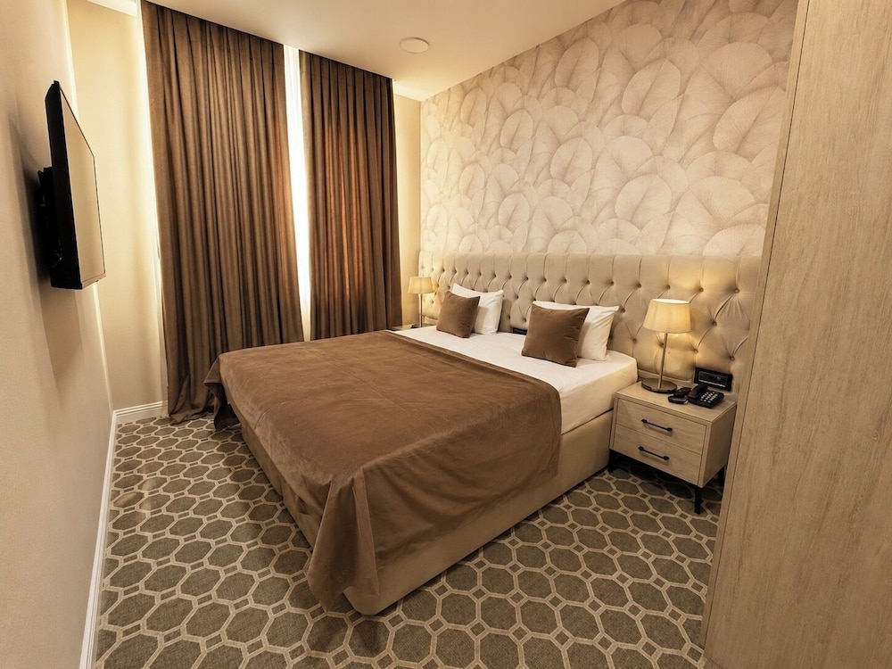West Shine Hotel 24/48