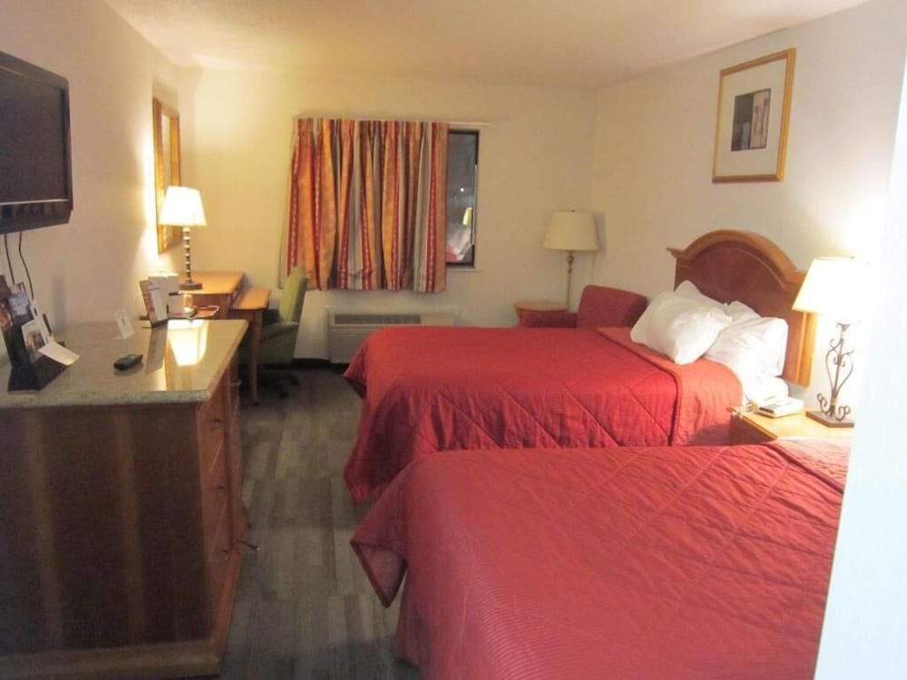 American Inn and Suites Ionia 19/47