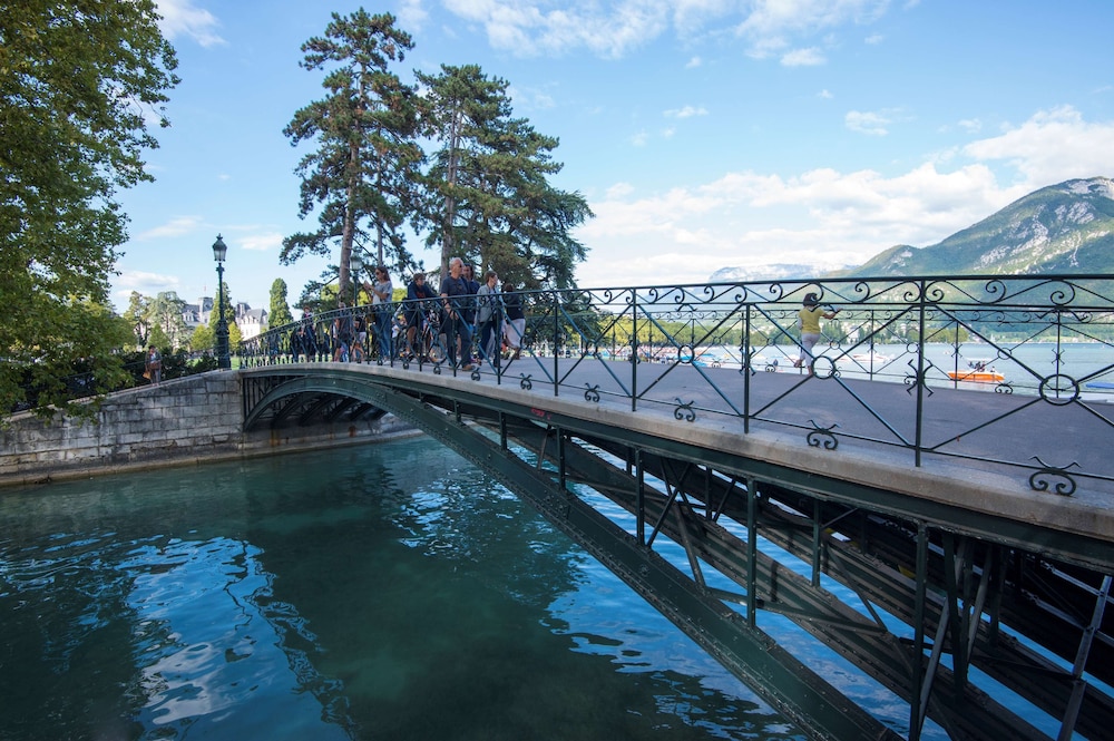Campanile Annecy Cran Gevrier 32/63