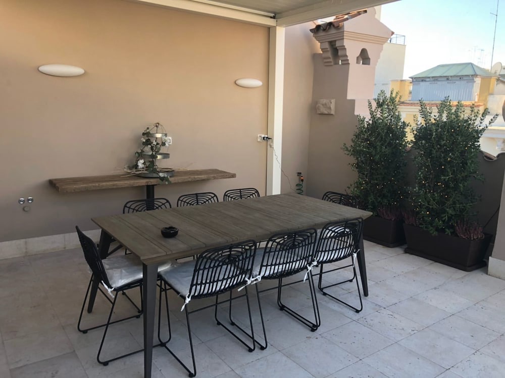 200 Rooms And Terrace 36/54